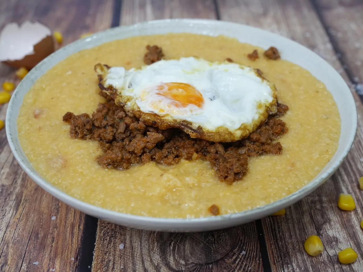 Harina de Maíz Seco con Huevo Frito 