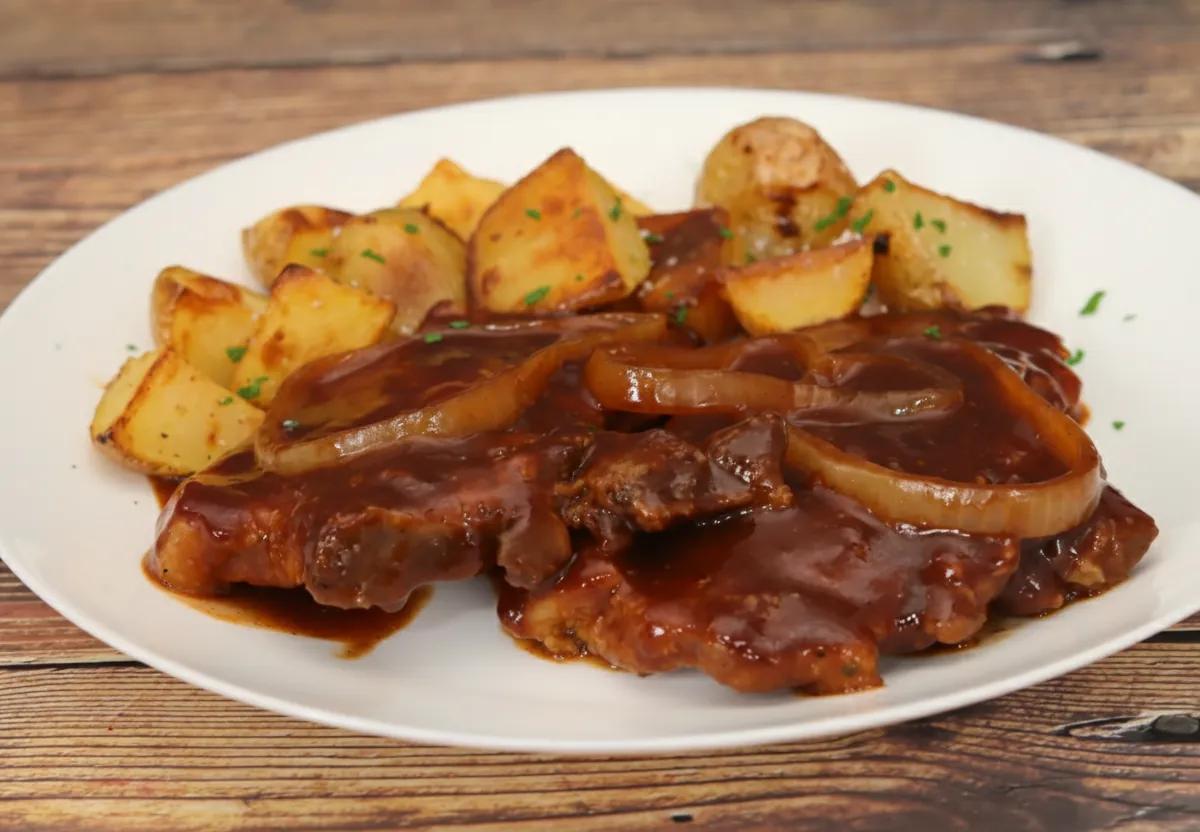 Chuletas de cerdo en salsa BBQ